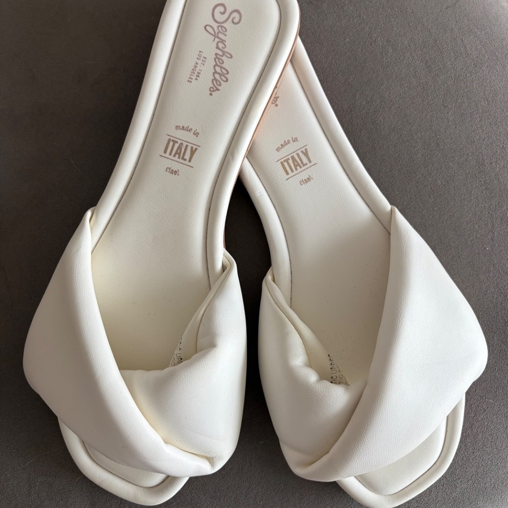 Seychelles White Slides - Picture 2 of 4